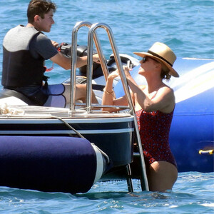 Nude Celebrity Picture Charlize Theron 011 pic