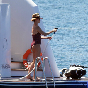 Naked celebrity picture Charlize Theron 015 pic