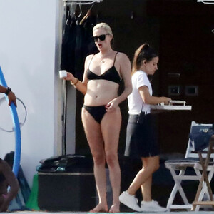 Celeb Naked Charlize Theron 005 pic
