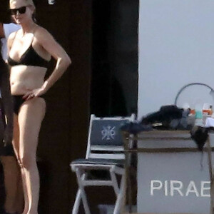 Real Celebrity Nude Charlize Theron 015 pic