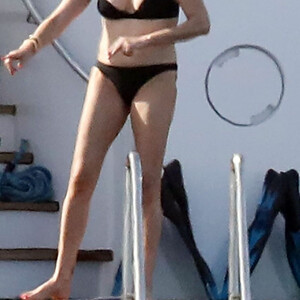 Celeb Naked Charlize Theron 020 pic