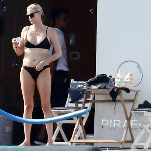 Naked Celebrity Charlize Theron 023 pic