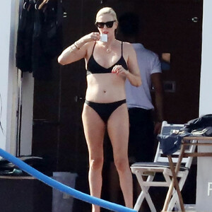 Naked Celebrity Pic Charlize Theron 024 pic