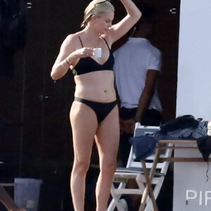 Real Celebrity Nude Charlize Theron 026 pic