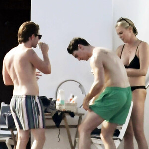 Famous Nude Charlize Theron 040 pic