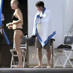 Naked Celebrity Charlize Theron 051 pic