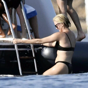 Celebrity Nude Pic Charlize Theron 062 pic