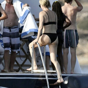 Free Nude Celeb Charlize Theron 069 pic