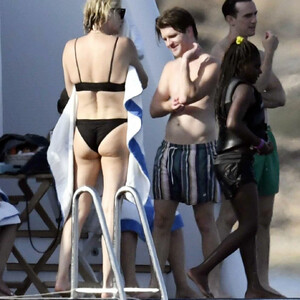 Nude Celeb Pic Charlize Theron 075 pic