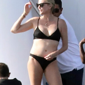 Nude Celeb Pic Charlize Theron 077 pic