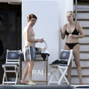 Naked celebrity picture Charlize Theron 080 pic