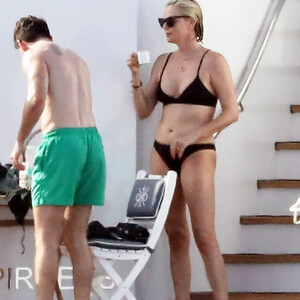 Famous Nude Charlize Theron 091 pic