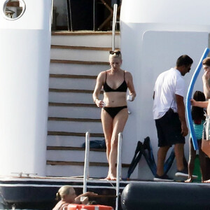 Celeb Naked Charlize Theron 093 pic