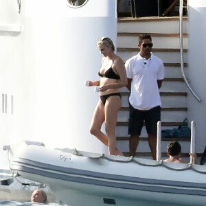 Free Nude Celeb Charlize Theron 094 pic