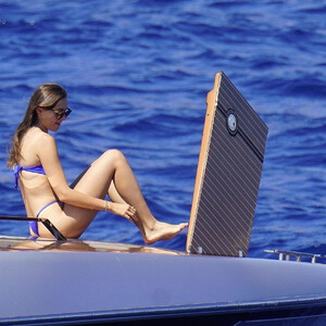 Free nude Celebrity Charlotte Sine 012 pic