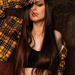 Free nude Celebrity Cher Lloyd 008 pic