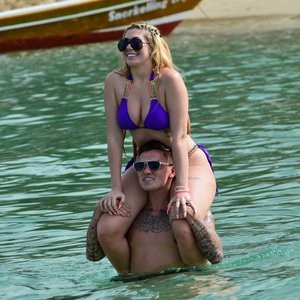 Real Celebrity Nude Chloe Ferry 010 pic