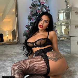 Free Nude Celeb Chloe Saxon 017 pic