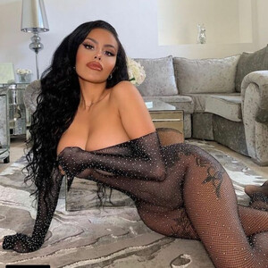 Celebrity Nude Pic Chloe Saxon 022 pic