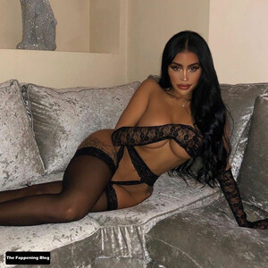 celeb nude Chloe Saxon 035 pic