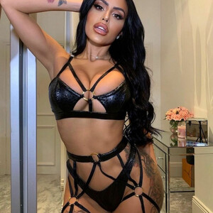 Famous Nude Chloe Saxon 049 pic