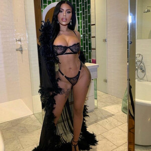 Naked Celebrity Chloe Saxon 051 pic