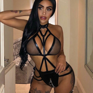 Celeb Nude Chloe Saxon 053 pic