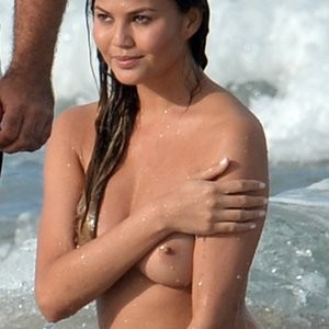 Nude Celebrity Picture Chrissy Teigen 009 pic