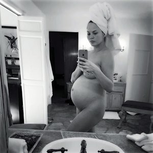 Chrissy Teigen Nude (1 Hot Photo) - Leaked Nudes
