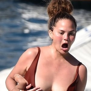 Nude Celebrity Picture Chrissy Teigen 013 pic