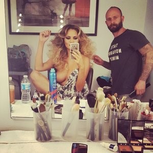 Chrissy Teigen’s Tits (1 Photo) – Leaked Nudes