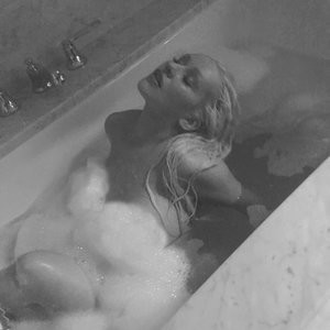 Naked Celebrity Pic Christina Aguilera 002 pic