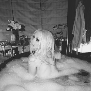 Christina Aguilera Naked (3 Photos) - Leaked Nudes