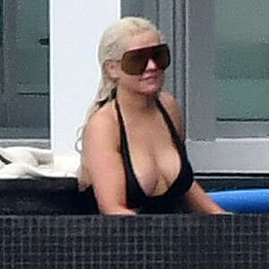Famous Nude Christina Aguilera 002 pic