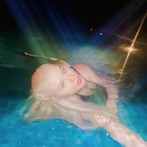 Famous Nude Christina Aguilera 004 pic