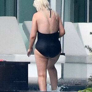 Celeb Naked Christina Aguilera 038 pic