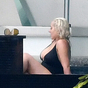 Free Nude Celeb Christina Aguilera 040 pic