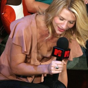 Claire Danes Flashes Boobs at the MTV Show (2 Photos) - Leaked Nudes