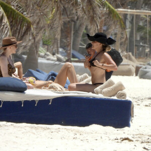 Best Celebrity Nude Clare Grant 004 pic