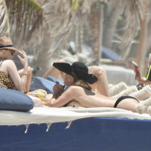 Newest Celebrity Nude Clare Grant 007 pic