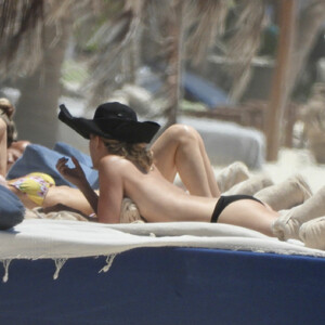 celeb nude Clare Grant 013 pic