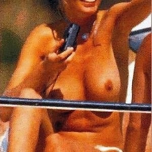 Leaked Claudia Schiffer 007 pic