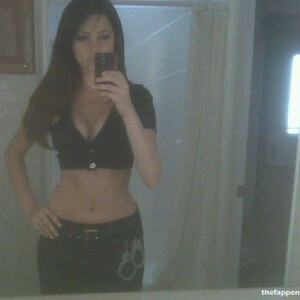 Naked celebrity picture Courtney Henggeler 016 pic