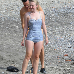 Famous Nude Dakota Fanning 017 pic