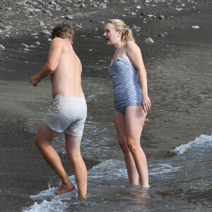 Newest Celebrity Nude Dakota Fanning 026 pic