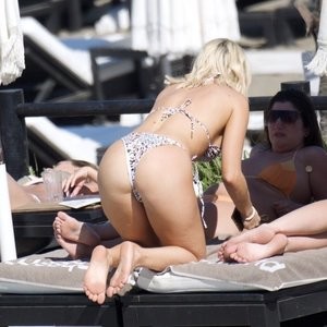 nude celebrities Danielle Armstrong 017 pic