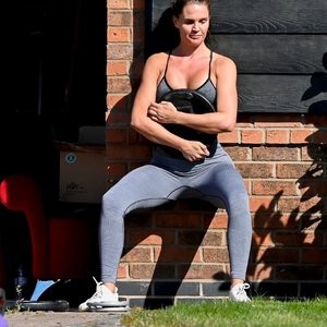 Danielle Lloyd Circuit Trains on Her Drive with Family (36 Photos) – Leaked Nudes