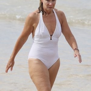 Real Celebrity Nude Deborah Hutton 002 pic