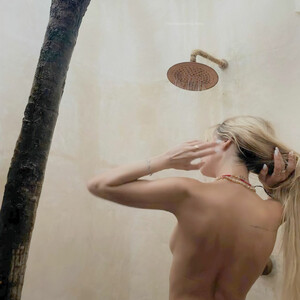 Celeb Nude Delilah Belle Hamlin 003 pic