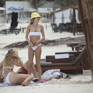 Hot Naked Celeb Delilah Belle Hamlin 011 pic
